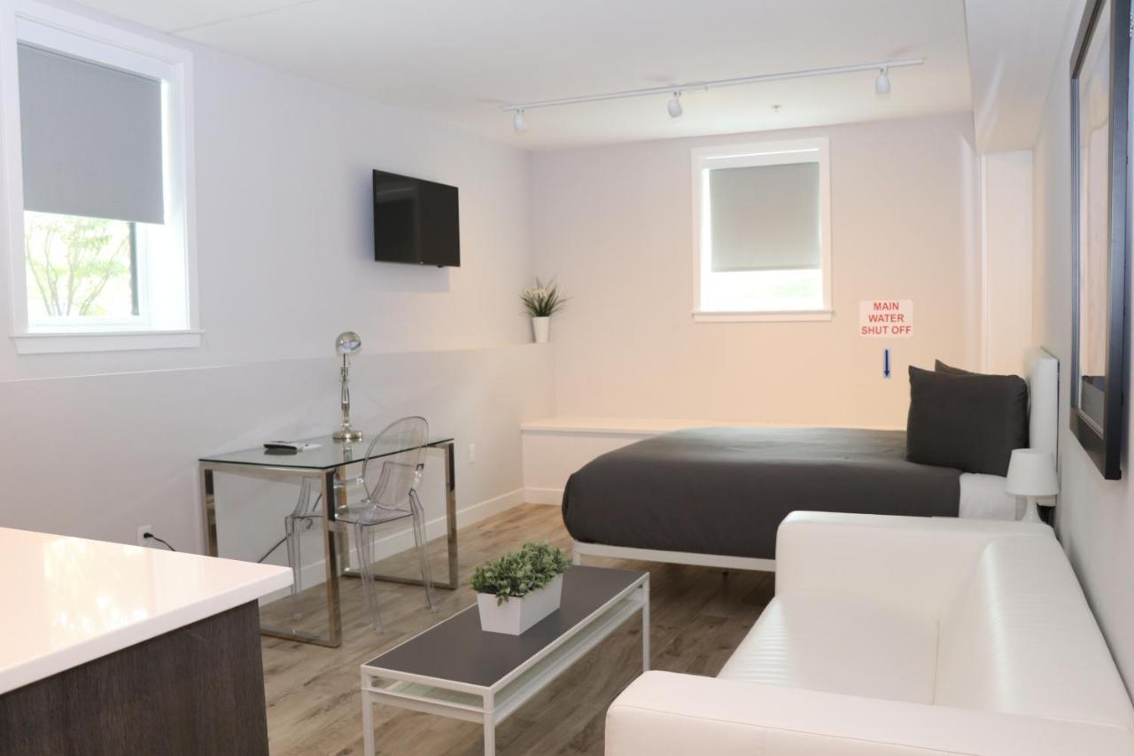 A Stylish Stay W/ A Queen Bed, Heated Floors.. #1 Brookline Exterior photo